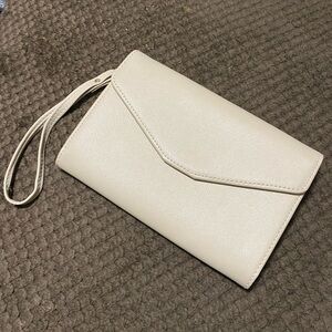 Light/cream tan wallet/wristlet